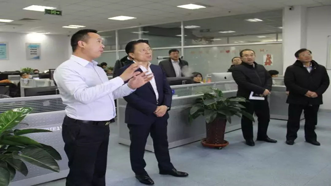 崂山區委書記江敦濤一行領導走訪網信